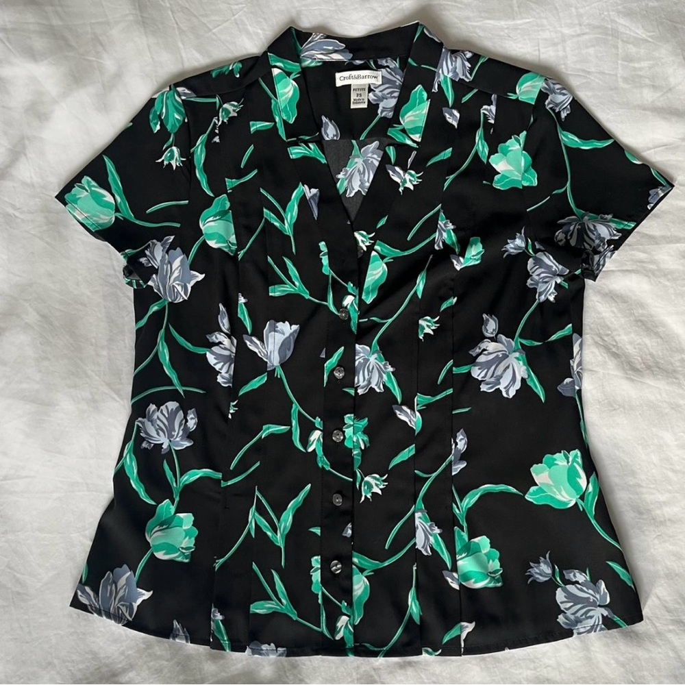 Croft & Barrow Black Blouse with Green and Gray Floral Pattern